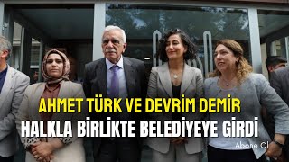 Ahmet Türk ve Devrim Demir halkla birlikte belediyeye girdi [upl. by Olia180]