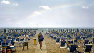 Φουντώνει μεταξύ Ρώμης και Βρυξελλών η συζήτηση για τις άδειες των beach bar [upl. by Kimmy168]