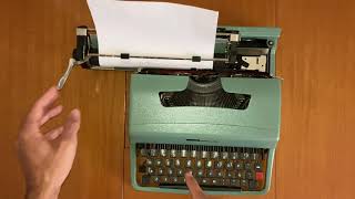 Olivetti Lettera 32  Vidalandyou  portable typewriter [upl. by Noval302]