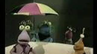 Sesame Street  The Twiddlebugs and the beach umbrella slow [upl. by Danae]