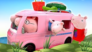 Peppa Pig e George em uma viagem em família Histórias para crianças com brinquedos [upl. by Reeves]