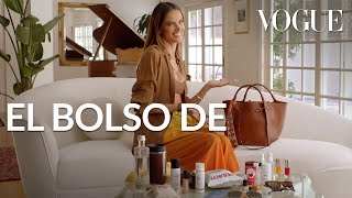 El bolso de Alessandra Ambrosio es el de una mujer precavida y picante Vogue México y Latinoamérica [upl. by Etteuqal]