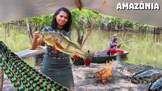 ACAMPAMENTO de SELVA e PESCA RIBEIRINHA na Amazônia [upl. by Atinehs]