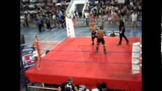 Redentor lutas Kick boxing 2012 MineirinhoRedentor vs Julio de Araujo [upl. by Aicirtan941]