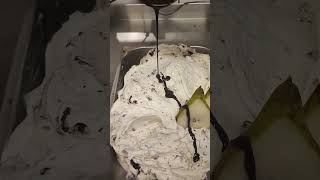 Ice Cream Stracciatella with Fresh Pearsby Roberto icecream [upl. by Barkley99]