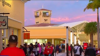 Holiday shoppers seek deals at Orlando outlet stores [upl. by Arada]