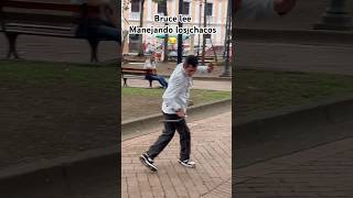 Bruce lee Manejando los chacos 😂humor viralvideo broma [upl. by Glassco351]