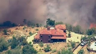 Wildfires rages along Californian coast [upl. by Vogeley]