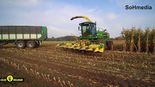 Agroservice Olde Bolhaar aan het mais hakselen in saasveld met John Deere 7310 prodrive  7310R [upl. by Inerney232]