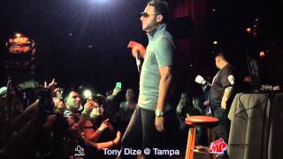 Tony Dize  Quisas en vivo [upl. by Sykleb]