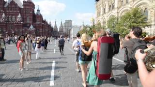 Ricciotti ensemble marcheert over het Rode Plein in Moskou [upl. by Alys]