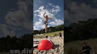 Wie hoch kommen wir mit einem XXL GYMNASTIKBALL  TRAMPOLINExtrem testing 😂🤏🏻 waldisworld [upl. by Eima146]