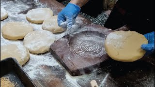 台式月餅龍鳳囍餅製作傳承三代老店Traditional Chinese Pastry Making台灣街頭美食台灣傳統美食 [upl. by Enyleuqcaj]