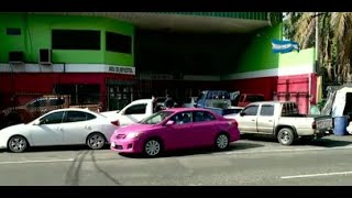 Taxis rosas se roban el show en las calles de SPS [upl. by Ivzt422]