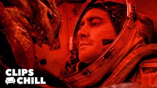 Jake Gyllenhaal is Face to Face With The Alien  Life Jake Gyllenhaal Ryan Reynolds [upl. by Eenitsed]