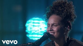 Alicia Keys  Fallin Live from Apple Music Festival London 2016 [upl. by Laurentia]