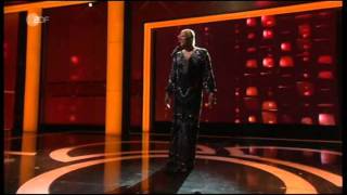 Dionne Warwick gets quotGoldene Kameraquot and sings quotThats what friends are forquot  February 4 2012 [upl. by Oiramd]