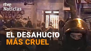 DESAHUCIAN a una pareja de OCTOGENARIOS por una deuda de 800 euros ya pagada en CARABANCHEL RTVE [upl. by Nosemaj784]