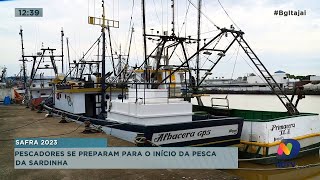 Pescadores se preparam para o início da pesca da sardinha [upl. by Chrisoula418]