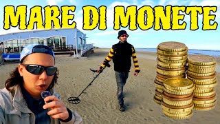 METAL DETECTING ritrovamento monete in spiaggia METAL DETECTOR Nokta Makro Simplex [upl. by Cristiona]