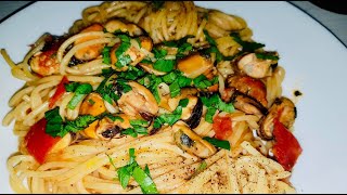 Makarona me midhje dhe domate  Spaghetti with mussels 🍝 [upl. by Odragde458]