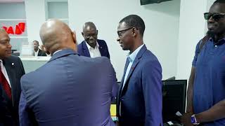 Visite de Tony ElumeluChairman de UBA Ã Dakar [upl. by Ateiram]