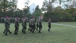 Tag der Fallschirmjäger 2024 Vorbeimarsch Gebirgsmusikkorps Ausschwenken z Parade Kaiserjägermarsch [upl. by Esenahs]