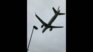 Plane flying into Heathrow airport planespotting planes planespotter [upl. by Adnic]