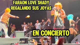 Faraon Love Shady REGALANDO SUS JOYAS EN CONCIERTO [upl. by Ailehs]