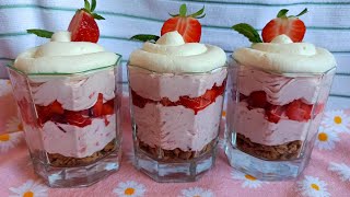 Postre de fresas con nata en vasitos super fácil y riquísimo  El Dulce Paladar [upl. by Ateloj264]