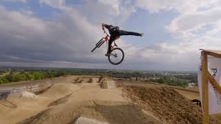 Dirtjumps op het Mountainbikepark beMINE [upl. by Koerlin]