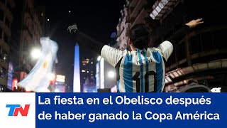 Los hinchas festejaron en el Obelisco el bicampeonato conseguido en la Copa América [upl. by Lilithe914]