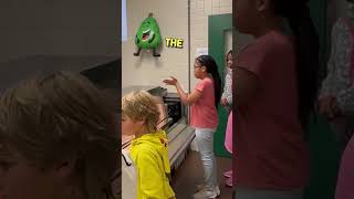 Pupils learn sign language to help their deaf canteen worker ❤️ [upl. by Rebekah]