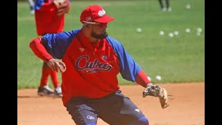 Roberto S Baldoquín un pelotero versátil para Cuba en el Premier 12 [upl. by Enylekcaj371]