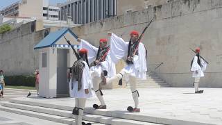 Смена караула в Афинах  Changing of the guard in Athens [upl. by Adnohsor]