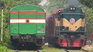 Rare Train Crossing at India Bangladesh Border Bangladeshi Maitree Express Vs Indian Freight Train [upl. by Eelydnarb]