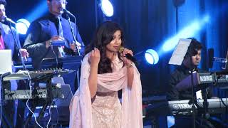 Manwa Laage Shreya Ghoshal Live Happy New Year [upl. by Belloir]