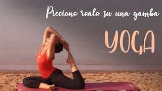 Posizione yoga del piccione reale su una gamba [upl. by Wash]