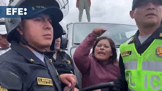 Agreden a Dina Boluarte presidenta de Perú en Ayacucho [upl. by Anieral]