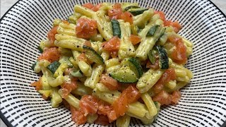 ZUCCHINE E SALMONE  PASTA PRONTA IN 9 MINUTI 😎 RICETTA FACILE [upl. by Cleaves]