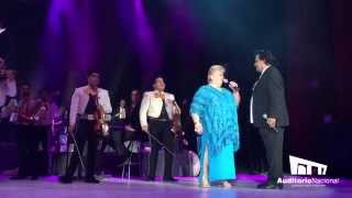 Juan Gabriel comparte escenario con Paquita la del Barrio [upl. by Gauldin]