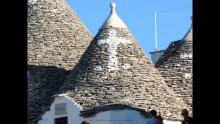 Alberobello la Capitale des Trulli dans Les Pouilles 2012 Italia Puglia Italy Trullo [upl. by Jaan]