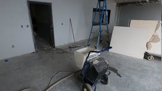 HOW TO SPRAY LIGHT ORANGE PEEL TEXTURE ON DRYWALL LIKE A PRO USING A GRACO RTX [upl. by Pavel]