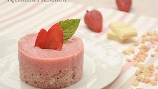 Cheesecake alle fragole con cereali e cioccolato  Ricette che Passione [upl. by Ikir]