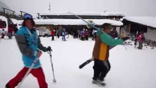 How to notcarry your ski during your next snow holiday  Guide to ski carrying [upl. by Riamu]