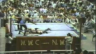 WWC Carlos Colón vs Stan Hansen  Bullrope Match 1987 [upl. by Assirok944]