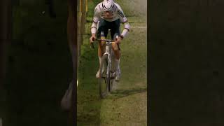 Zo vloog Mathieu van der Poel naar 10 op 10 🔥 mathieuvanderpoel cyclocross veldrijden [upl. by Oigres]