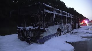 Gelenkbus in Vollbrand  Bergung mit 2 Kranen auf A565 in Bonn am 10110824  OTon [upl. by Trask]