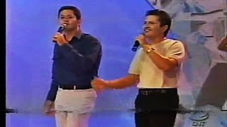 Gian e Giovani  Aperte O Play Programa Gutto Morenno 2001 [upl. by Enilav565]