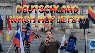 Deutschland  wach auf jetzt Wjatscheslaw Seewald singt vor dem Reichstag 140220157523 [upl. by Michaelina]